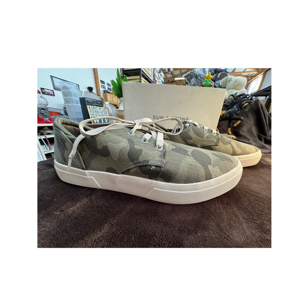Sun + Stone Womens Camouflage Sneakers size 10